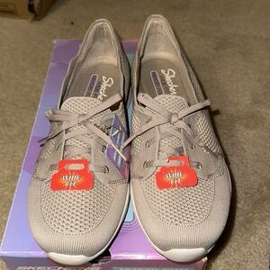 Skechers memory foam knit sneaker scallop edge